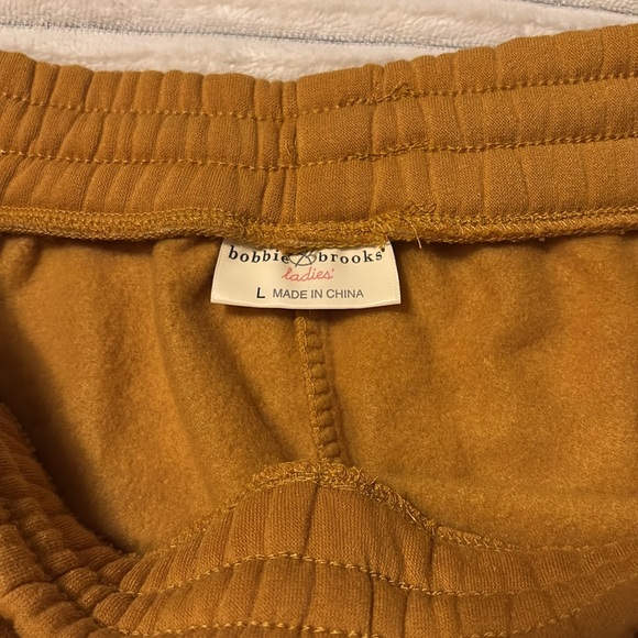 Bobbie Brooks Gold/ Yellow Sweats for Women. Size L. - Picture 3 of 4